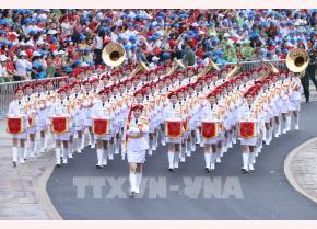 Khối nữ quân nhạc diễu binh trong lễ kỷ niệm. Ảnh: Tuấn Anh - TTXVN
