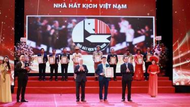 Chương trình Vinh quang Việt Nam năm 2024 tôn vinh 20 tập thể, cá nhân điển hình tiên tiến.