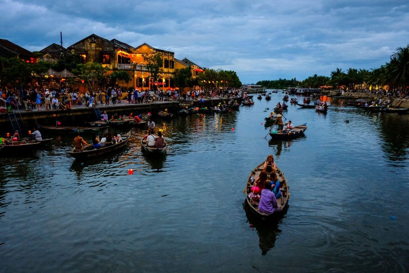 Tour Tham quan Hội An và học làm đèn hoa đăng là một hoạt động 