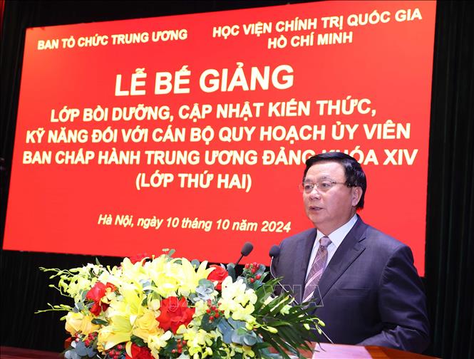 GS.TS Nguyễn Xuân Thắng, Ủy viên Bộ Chính trị, Giám đốc Học viện Chính trị quốc gia Hồ Chí Minh, Chủ tịch Hội đồng Lý luận Trung ương phát biểu chỉ đạo. Ảnh: Văn Điệp/TTXVN