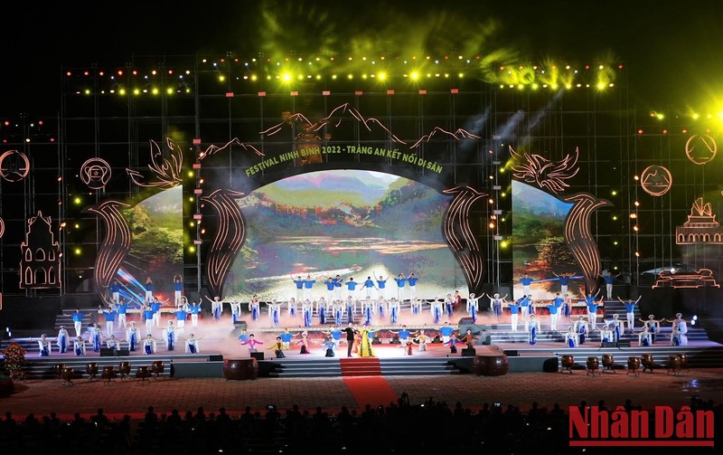 Quang cảnh khai mạc Festival Ninh Bình 2022-Tràng An kết nối di sản.