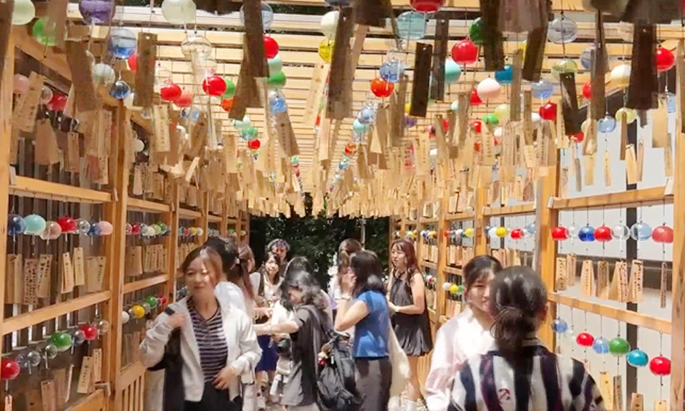 Lễ hội chuông gió tại đền Hikawa.