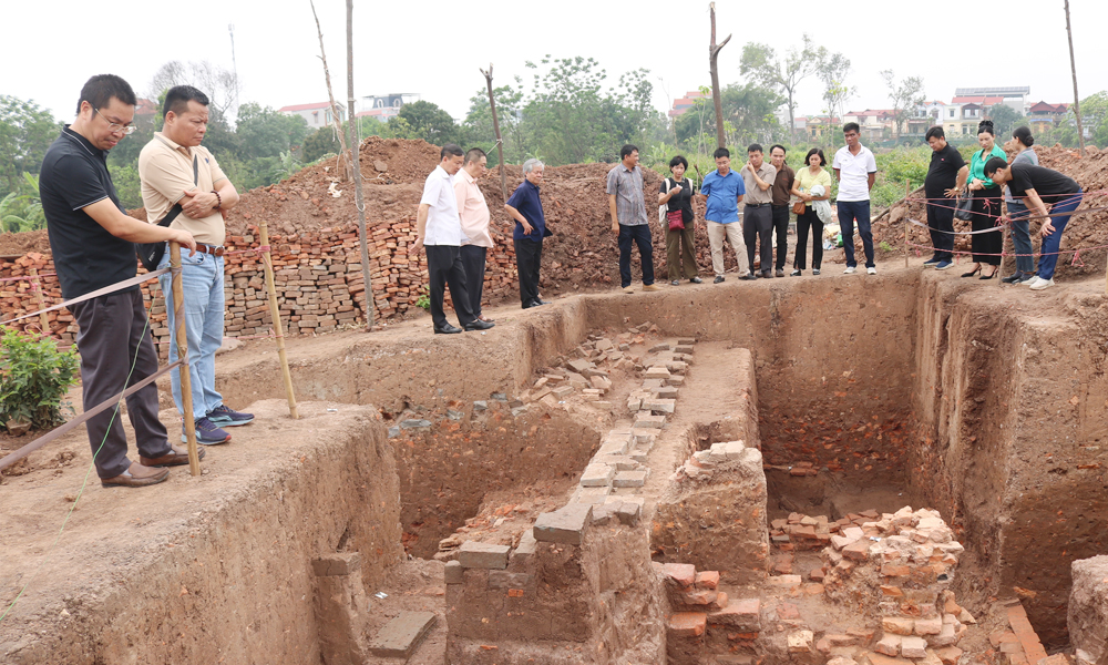 Khai quật khảo cổ học tại thành cổ Luy Lâu tháng 4/2025.