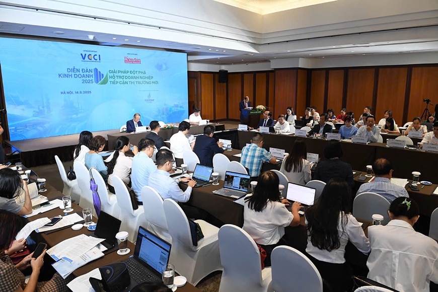 Quang cảnh diễn đàn.