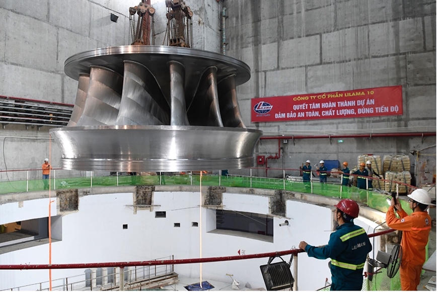 Bánh xe công tác có trọng lượng 110 tấn - thiết bị siêu trọng.