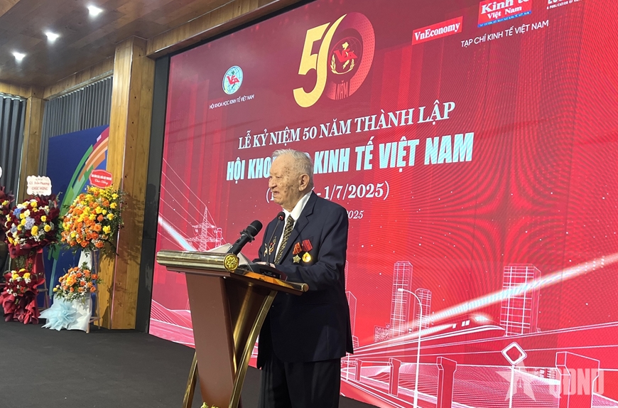 GS, TS Khoa học Nguyễn Quang Thái, Chủ tịch Hội Khoa học Kinh tế Việt Nam phát biểu tại buổi lễ.