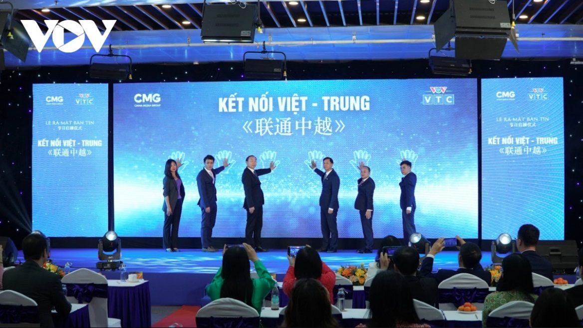 Lãnh đạo Đài TNVN và Đài PT-TH Trung ương Trung Quốc ấn nút ra mắt Bản tin 