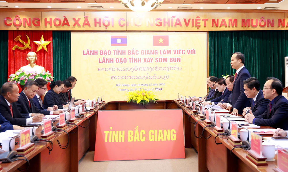 Quang cảnh buổi làm việc.