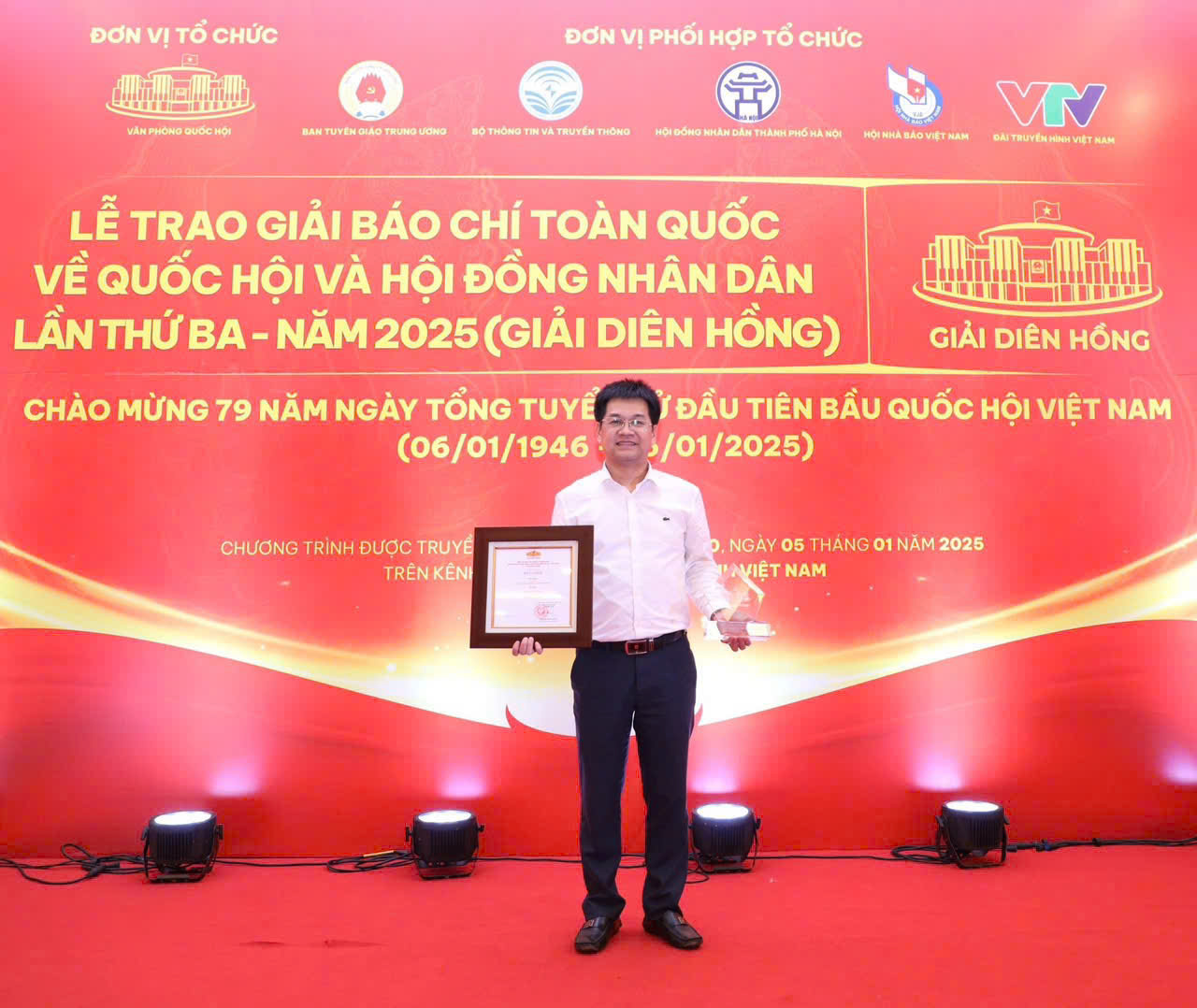 Nhà báo Trần Chí Tuấn - Báo Đại biểu Nhân dân.