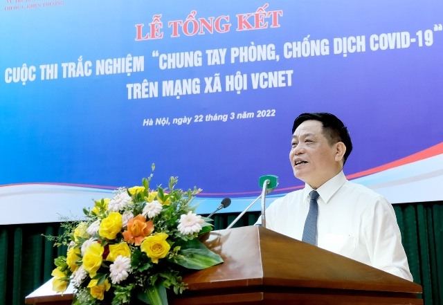 TS. Trần Doãn Tiến – Tổng Biên tập Báo điện tử Đảng Cộng sản Việt Nam, Phó Trưởng Ban Chỉ đạo VCNet, Trưởng Ban Tổ chức Cuộc thi trắc nghiệm “Chung tay phòng, chống dịch COVID-19” phát biểu tại Lễ tổng kết Cuộc