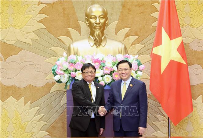 Chủ tịch Quốc hội Vương Đình Huệ với đồng Chủ tịch Uỷ ban Kinh tế Nhật - Việt Masayoshi Fujimoto. Ảnh: Nhan Sáng/TTXVN