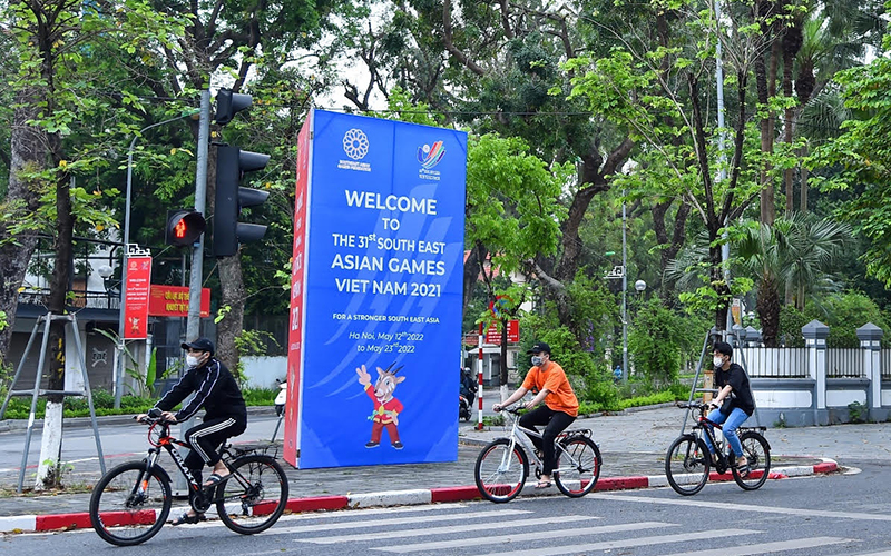 Công tác quảng bá, thông tin về SEA Games 31 trên các tuyến phố chính của Hà Nội. (Ảnh: Thủy Nguyên)