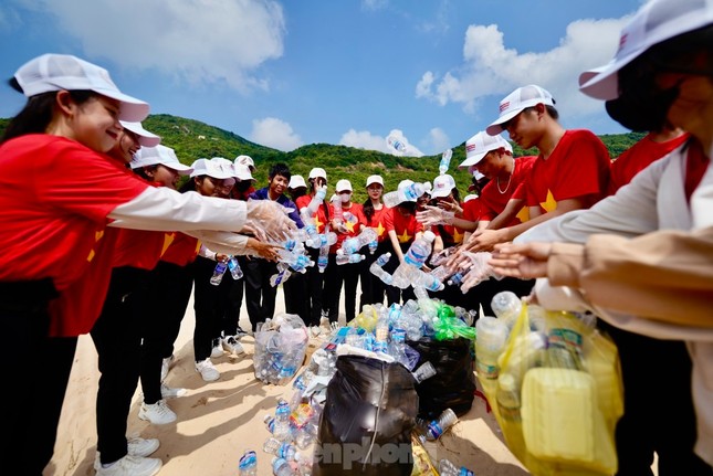 Cuộc thi viết, trắc nghiệm, ảnh, video sáng tạo về bảo vệ môi trường và biến đổi khí hậu. Ảnh: Báo Tiền phong