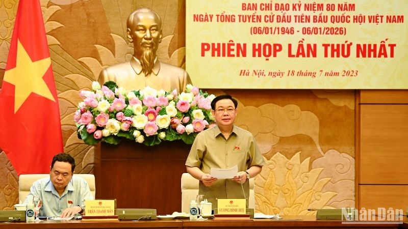 Chủ tịch Quốc hội Vương Đình Huệ phát biểu tại phiên họp. (Ảnh Duy Linh)