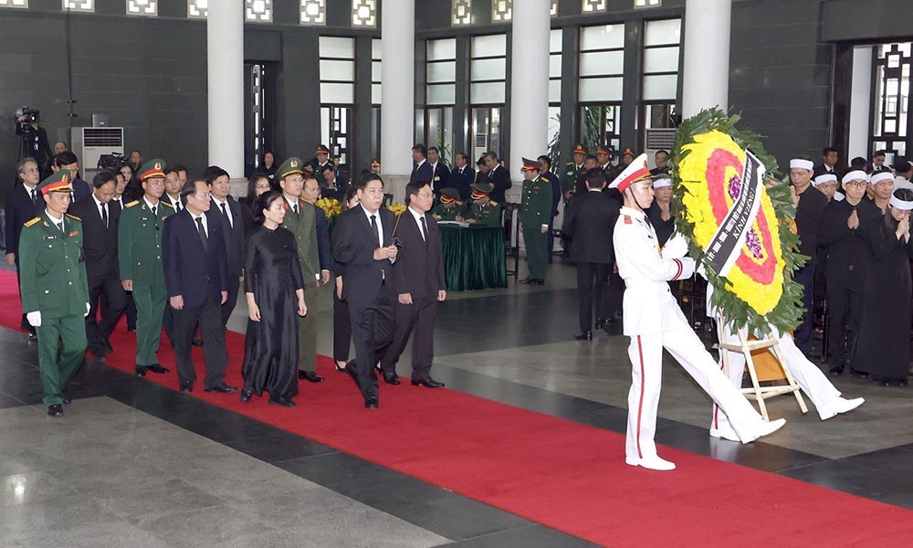 Đoàn đại biểu tỉnh Bắc Giang vào viếng Tổng Bí thư Nguyễn Phú Trọng.