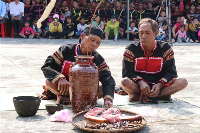 Lễ cúng cầu mưa của đồng bào J’rai ở Phú Thiện (Gia Lai). Ảnh minh họa: Hoài Nam/TTXVN