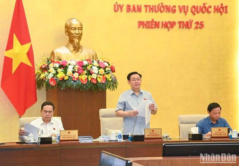 Chủ tịch Quốc hội Vương Đình Huệ phát biểu khai mạc Phiên họp thứ 25 của Ủy ban Thường vụ Quốc hội. (Ảnh: DUY LINH)