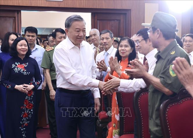 Chủ tịch nước Tô Lâm đến dự Ngày hội toàn dân bảo vệ an ninh Tổ quốc tại phường Cửa Đông. Ảnh: Lâm Khánh/TTXVN