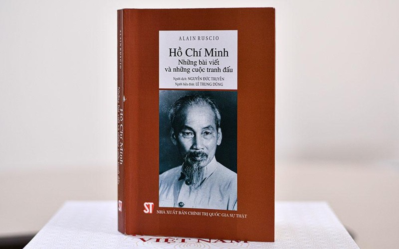 Cuốn “Hồ Chí Minh: Những bài viết và những cuộc tranh đấu”. (Ảnh: Ban tổ chức giải cung cấp)