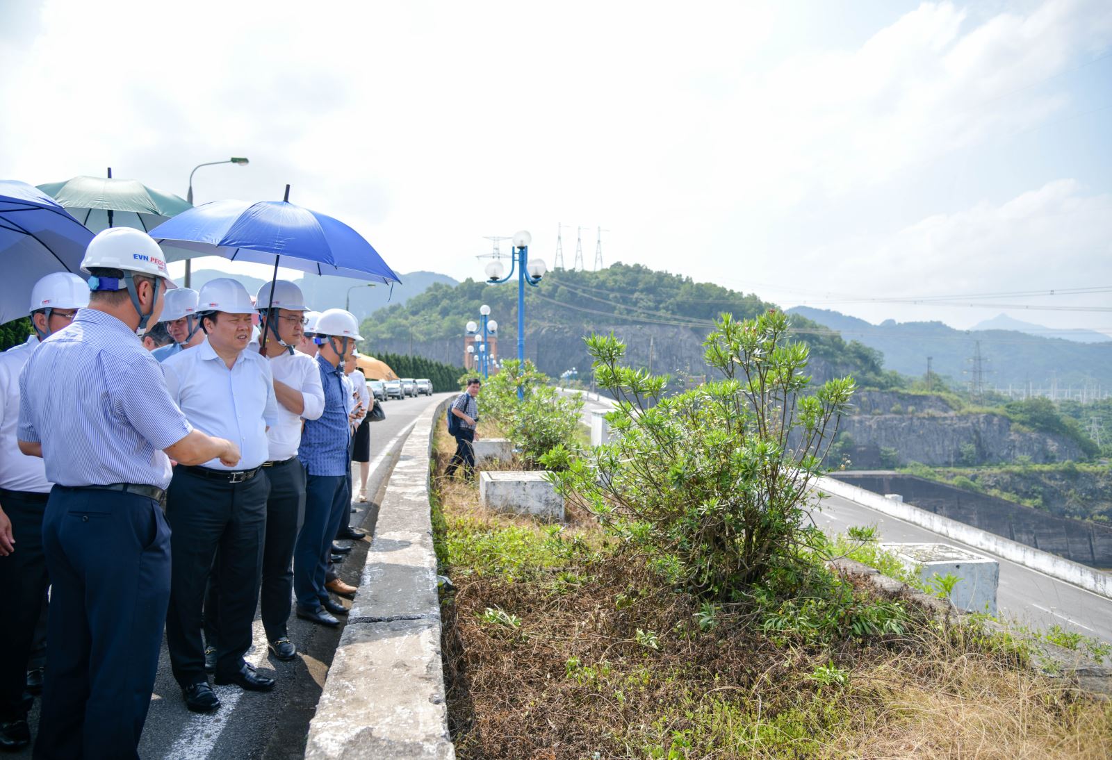 Chủ tịch UBQLV Nhà nước Nguyễn Hoàng Anh cùng đoàn công tác đi kiểm tra, giám sát và đốc thúc doanh nghiệp triển khai các dự án đầu tư lớn. Ảnh: Ủy ban Quản lý vốn Nhà nước