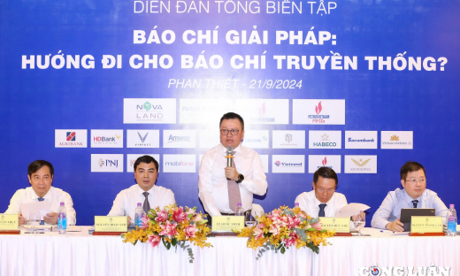 Ông Lê Quốc Minh - Uỷ viên Trung ương Đảng, Tổng Biên tập báo Nhân dân, Phó Trưởng Ban Tuyên giáo Trung ương, Chủ tịch Hội Nhà báo Việt Nam phát biểu tại Diễn đàn.