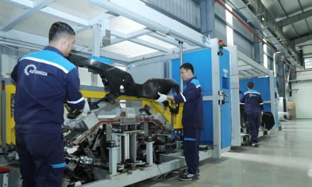 Sản xuất phụ tùng ô tô tại Công ty cổ phần Thiết bị và giải pháp cơ khí Automech (KCN Đình Trám, thị xã Việt Yên).
