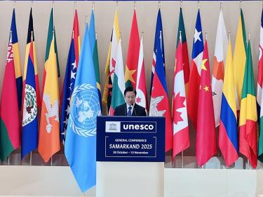 Thứ trưởng Bộ Ngoại giao Ngô Lê Văn phát biểu tại Kỳ họp Đại hội đồng UNESCO lần thứ 43. Ảnh: TRÀ NGUYỄN