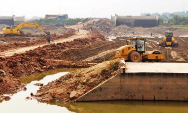 Nhà thầu thi công hạng mục nền đường gói thầu 16, dự án thành phần 2.3 thuộc đường Vành đai 4 - Vùng Thủ đô Hà Nội.