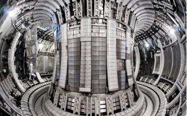 JET của EUROfusion là lò phản ứng tokamak lớn nhất và mạnh nhất trên thế giới. (Ảnh: CEA-IRFM)