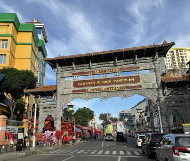 Cổng khu phố Tàu lâu đời nhất ở Jakarta. Ảnh: Đỗ Quyên