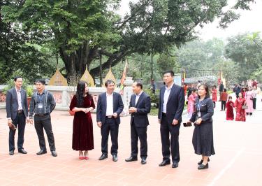 Phó Chủ tịch Thường trực UBND tỉnh Mai Sơn kiểm tra tại chùa Bổ Đà, thị xã Việt Yên.