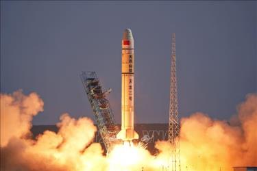 Tên lửa đẩy TL-2 Y1 rời bệ phóng tại Trung tâm Phóng vệ tinh Tửu Tuyền, tây bắc Trung Quốc, ngày 2/4/2023. Ảnh: THX/ TTXVN