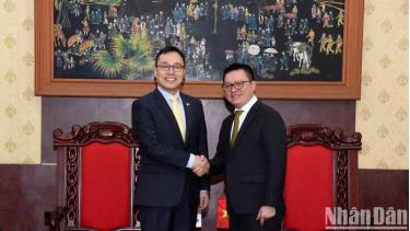Tổng Biên tập Lê Quốc Minh tiếp Đại sứ Hàn Quốc Choi Young Sam tới thăm và làm việc tại Báo Nhân Dân. (Ảnh: TRẦN HẢI)
