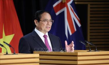 Thủ tướng Phạm Minh Chính phát biểu tại cuộc gặp báo chí sau hội đàm với Thủ tướng New Zealand Christopher Luxon. Ảnh: Dương Giang/TTXVN