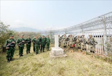 Lực lượng biên phòng hai nước Việt Nam - Trung Quốc tiến hành tuần tra song phương. Ảnh: TTXVN phát