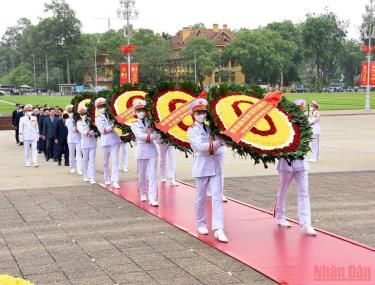 Lãnh đạo Đảng, Nhà nước vào Lăng viếng Chủ tịch Hồ Chí Minh.