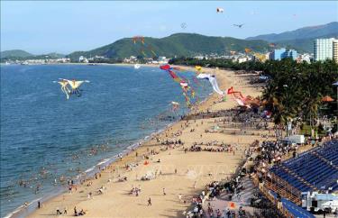 Bãi biển Nha Trang (Khánh Hòa) trong ngày hội thả diều nghệ thuật tại Festival biển Nha Trang. Ảnh tư liệu: Thanh Hà/TTXVN