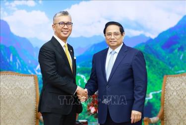 Thủ tướng Phạm Minh Chính tiếp Bộ trưởng Đầu tư, Thương mại và Công nghiệp Malaysia Zafrul Abdul Aziz. Ảnh: Dương Giang/TTXVN.