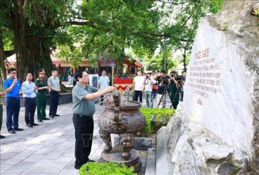 Thủ tướng Phạm Minh Chính dâng hương tại Khu di tích lịch sử quốc gia 27/7, huyện Đại Từ.