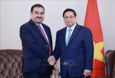 Thủ tướng Phạm Minh Chính tiếp ông Gautam Adani, Chủ tịch Tập đoàn Adani (Ấn Độ). Ảnh: Dương Giang/TTXVN