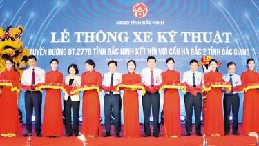 Lãnh đạo tỉnh Bắc Ninh, Bắc Giang cắt băng thông xe kỹ thuật tuyến đường ĐT.277B kết nối với cầu Hà Bắc 2.