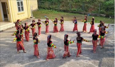 Đời sống của người dân ở xã Nậm Khao, huyện biên giới Mường Tè (Lai Châu) ngày được cải thiện, gìn giữ văn hóa truyền thống dân tộc Cống. Ảnh: Việt Hoàng/TTXVN