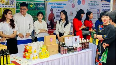 Trưng bày sản phẩm khoa học và công nghệ phát triển từ các kết quả nghiên cứu của nhà khoa học.