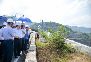 Chủ tịch UBQLV Nhà nước Nguyễn Hoàng Anh cùng đoàn công tác đi kiểm tra, giám sát và đốc thúc doanh nghiệp triển khai các dự án đầu tư lớn. Ảnh: Ủy ban Quản lý vốn Nhà nước