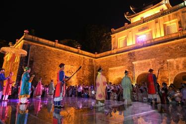 Lễ hội Văn hóa thế giới tại Hà Nội lần thứ nhất diễn ra tại Hoàng thành Thăng Long. Ảnh: ND