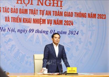 Phó Thủ tướng Trần Lưu Quang chủ trì Hội nghị tổng kết công tác đảm bảo trật tự an toàn giao thông năm 2023 và triển khai nhiệm vụ năm 2024. Ảnh: Lâm Khánh/TTXVN