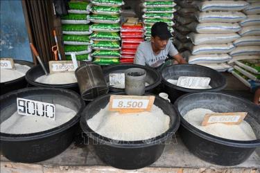 Gạo được bán tại một cửa hàng ở Jakarta, Indonesia. Ảnh: AFP/ TTXVN