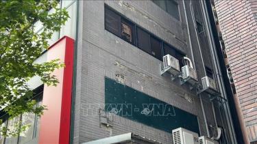 Tòa nhà bị hư hại sau trận động đất ở Đài Bắc, Đài Loan (Trung Quốc), ngày 3/4/2024. Ảnh: THX/TTXVN