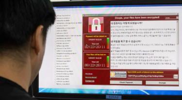 Bảng hiển thị thông báo mã độc tấn công tại Hàn Quốc. Ảnh: Yonhap