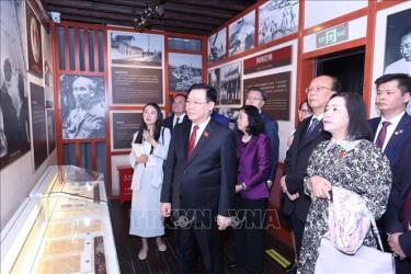 Chủ tịch Quốc hội Vương Đình Huệ tham quan Khu di tích lịch sử Chủ tịch Hồ Chí Minh tại thành phố Côn Minh. Ảnh: Nhan Sáng/TTXVN.